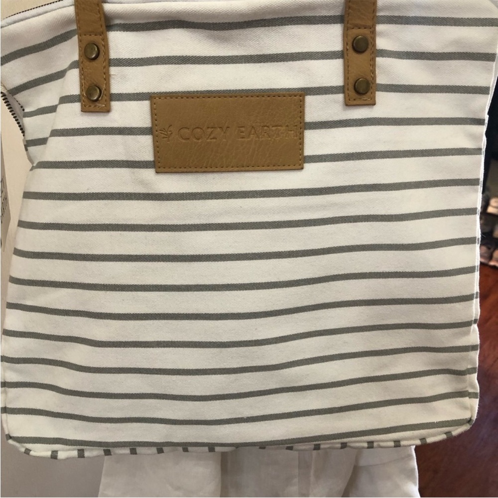 NWT Cozy Earth Striped Large Tote White/Tan leather faux Handles Shoulder Bag - Picture 9 of 9